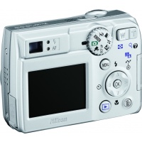Nikon Coolpix 7600